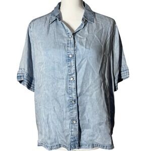 Jane + Delaney light wash chambray button front short sleeve shirt M